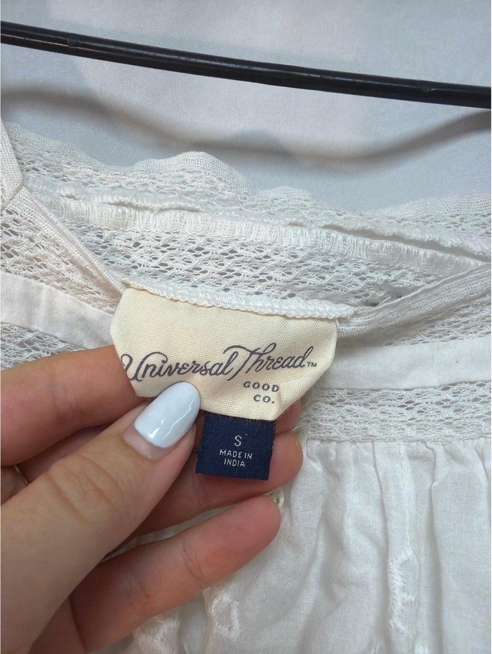 Universal Thread White Embroidered Boho Blouse Size S - Picture 2 of 3